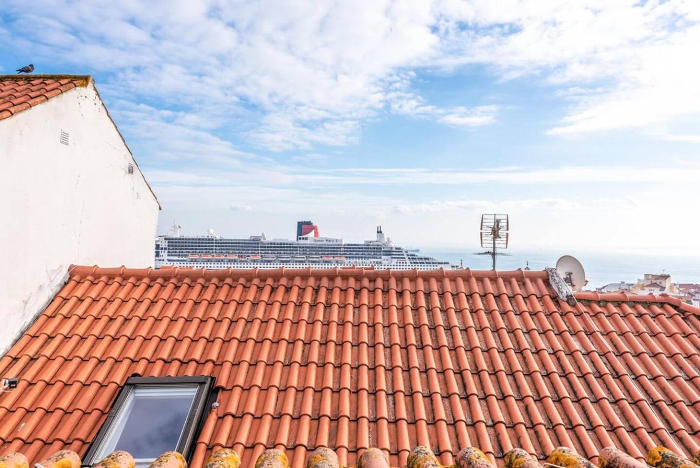 Alfama's Charm * Lissabon